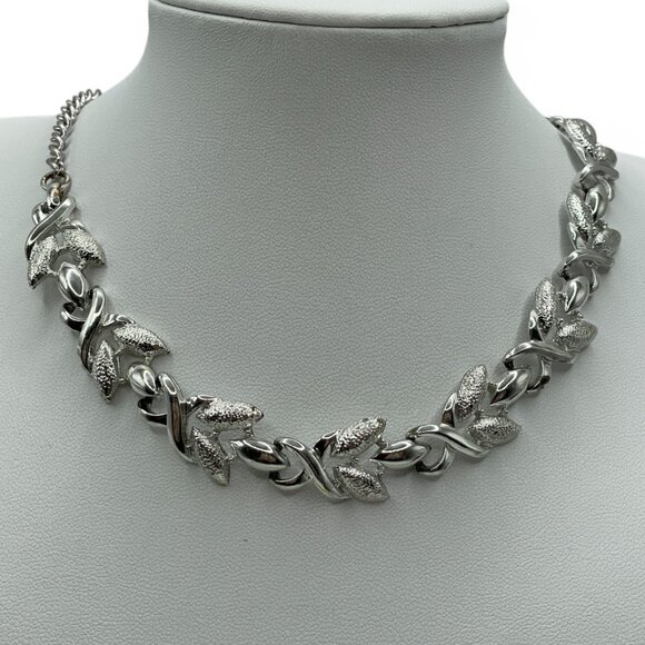 Vintage CORO Silver Tone Link Necklace Shiny Matte Collectible Designer Jewelry - Picture 1 of 9